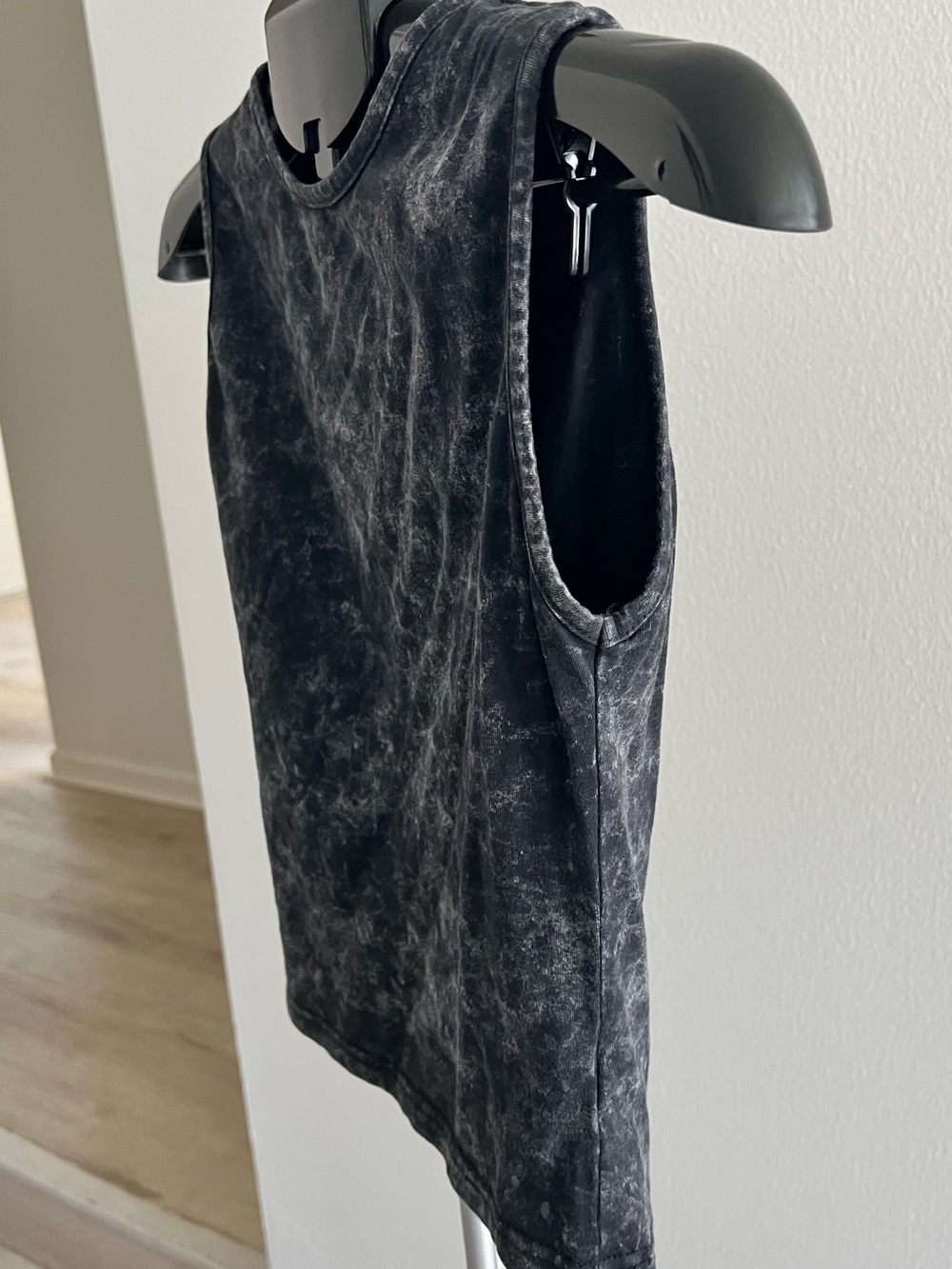 PLT Sleeveless Washed Black Muscle Tank Top. Size 6 - Picture 5 of 6